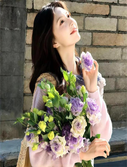 推荐：《我的26岁女房客》服装道具解析：时代还原与细节设计评价